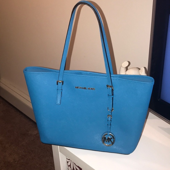 Michael Kors Handbags - MK jet setter medium tote